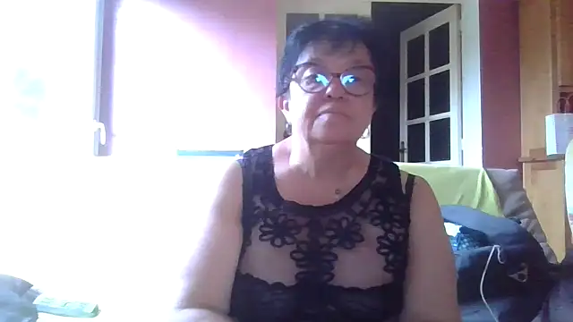 Snapshot of Vandeae44 chatting on June 2026 07:26:02 PM Vandeae44 online show from June 2026 07:26:02 PM