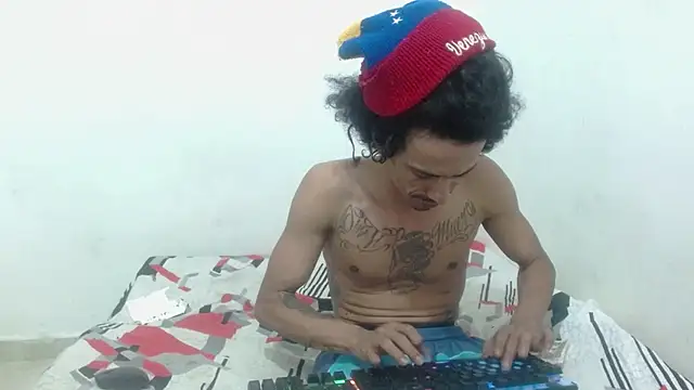 damian bottom bigcock online show from December 2024 10:45:01 PM