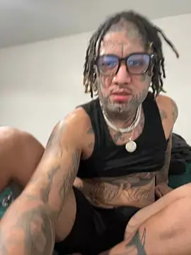 Snapshot of Azazelihornyasf chatting on February 2026 01:37:01 PM Azazelihornyasf online show from February 2026 01:37:01 PM