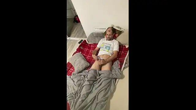 Snapshot of Zbochunec chatting on December 2025 06:43:01 AM Zbochunec online show from December 2025 06:43:01 AM