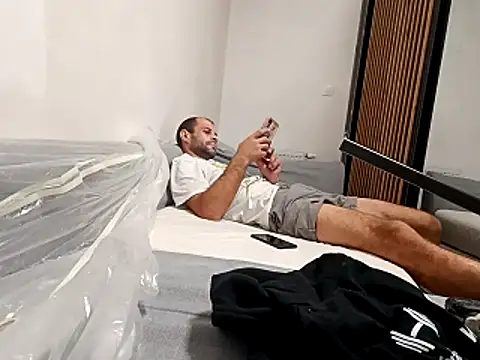 Snapshot of Zbochunec chatting on December 2025 04:10:02 AM Zbochunec online show from December 2025 04:10:02 AM