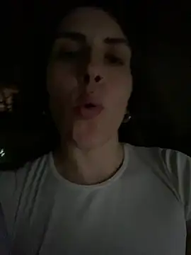 isadelasestrellas online show from February 2026 09:00:01 PM