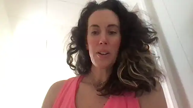 Snapshot of BonfireBonnie chatting on January 2025 08:24:01 PM BonfireBonnie online show from January 2025 08:24:01 PM