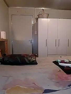 Snapshot of Hornyparratjie chatting on December 2024 12:26:01 AM Hornyparratjie online show from December 2024 12:26:01 AM