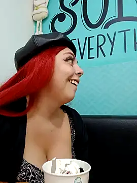 Snapshot of madelaine- chatting on December 2024 07:53:02 PM madelaine- online show from December 2024 07:53:02 PM