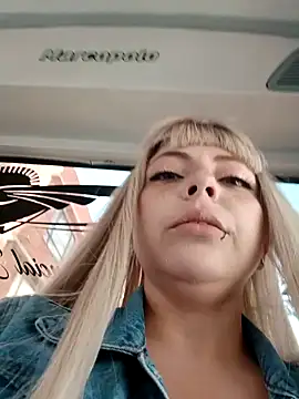 Snapshot of madelaine- chatting on January 2025 06:35:01 PM madelaine- online show from January 2025 06:35:01 PM