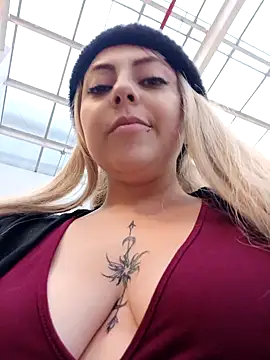 Snapshot of madelaine- chatting on January 2025 10:41:02 PM madelaine- online show from January 2025 10:41:02 PM