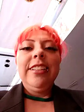 Snapshot of madelaine- chatting on January 2025 10:11:02 PM madelaine- online show from January 2025 10:11:02 PM