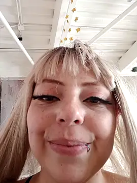 Snapshot of madelaine- chatting on February 2025 08:21:01 PM madelaine- online show from February 2025 08:21:01 PM