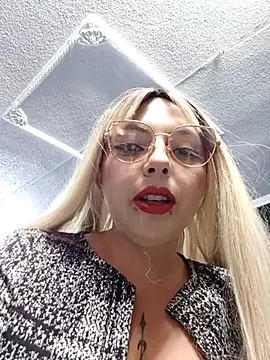 Snapshot of madelaine- chatting on February 2025 07:36:01 PM madelaine- online show from February 2025 07:36:01 PM