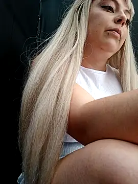 Snapshot of madelaine- chatting on March 2025 09:48:01 PM madelaine- online show from March 2025 09:48:01 PM