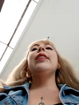 Snapshot of madelaine- chatting on March 2025 06:18:01 PM madelaine- online show from March 2025 06:18:01 PM