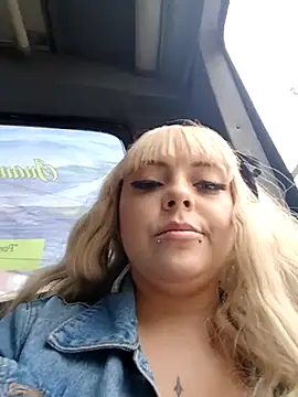 Snapshot of madelaine- chatting on March 2025 06:01:02 PM madelaine- online show from March 2025 06:01:02 PM