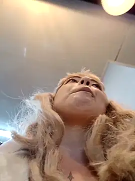 Snapshot of madelaine- chatting on March 2025 10:55:02 PM madelaine- online show from March 2025 10:55:02 PM