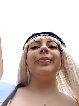 Snapshot of madelaine- chatting on March 2025 07:12:01 PM madelaine- online show from March 2025 07:12:01 PM