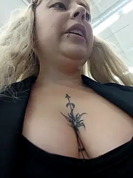 Snapshot of madelaine- chatting on March 2025 07:04:01 PM madelaine- online show from March 2025 07:04:01 PM