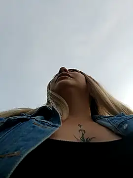 Snapshot of madelaine- chatting on September 2025 10:21:02 PM madelaine- online show from September 2025 10:21:02 PM