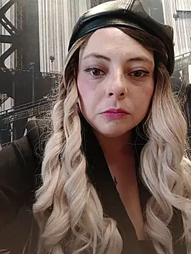 Snapshot of madelaine- chatting on October 2025 08:02:02 PM madelaine- online show from October 2025 08:02:02 PM