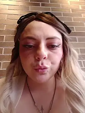 Snapshot of madelaine- chatting on October 2025 06:53:01 PM madelaine- online show from October 2025 06:53:01 PM