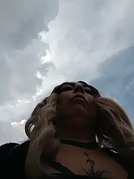 Snapshot of madelaine- chatting on November 2025 06:20:02 PM madelaine- online show from November 2025 06:20:02 PM