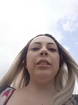 Snapshot of madelaine- chatting on November 2025 07:24:01 PM madelaine- online show from November 2025 07:24:01 PM