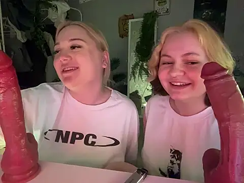 Snapshot of DaisyBooom chatting on February 2026 08:27:02 PM DaisyBooom online show from February 2026 08:27:02 PM