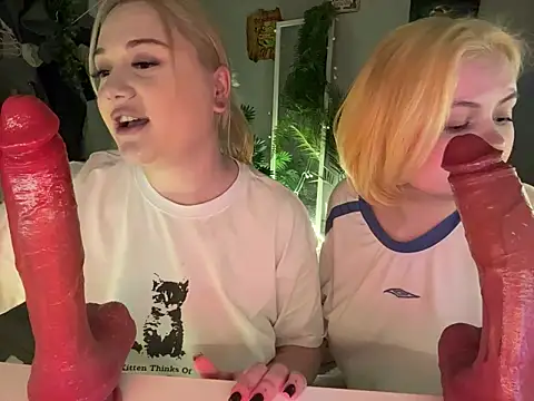 Snapshot of DaisyBooom chatting on February 2026 08:16:02 PM DaisyBooom online show from February 2026 08:16:02 PM