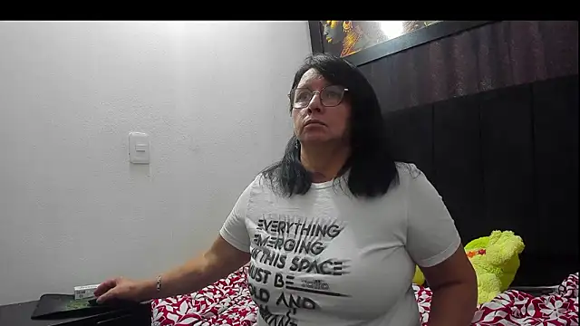 Snapshot of Evaaross_2345 chatting on February 2026 08:29:02 PM Evaaross 2345 online show from February 2026 08:29:02 PM