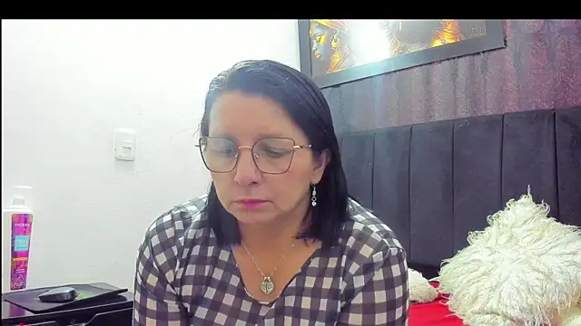 Snapshot of Evaaross_2345 chatting on February 2026 02:10:02 PM Evaaross 2345 online show from February 2026 02:10:02 PM