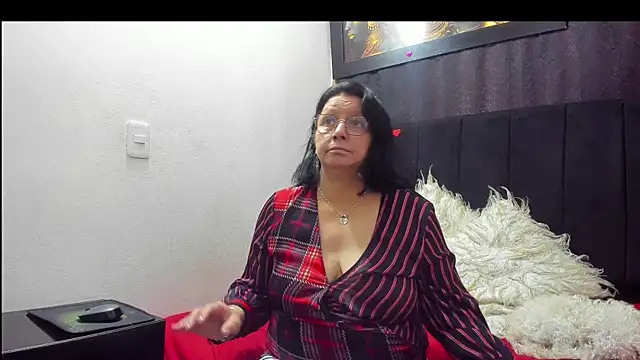 Snapshot of Evaaross_2345 chatting on February 2026 12:31:01 PM Evaaross 2345 online show from February 2026 12:31:01 PM