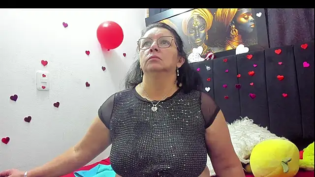 Snapshot of Evaaross_2345 chatting on February 2026 02:13:01 PM Evaaross 2345 online show from February 2026 02:13:01 PM