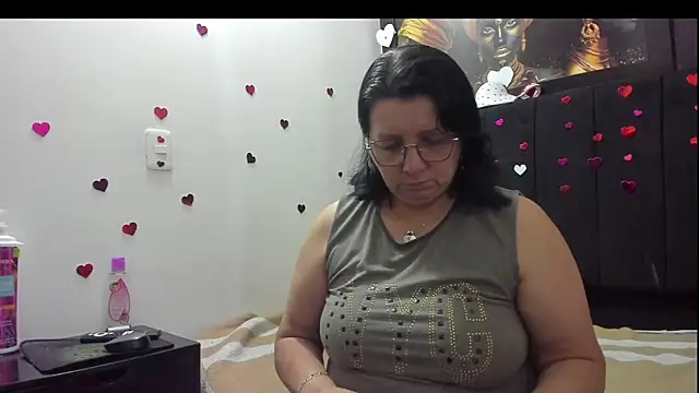 Snapshot of Evaaross_2345 chatting on February 2026 01:53:02 PM Evaaross 2345 online show from February 2026 01:53:02 PM