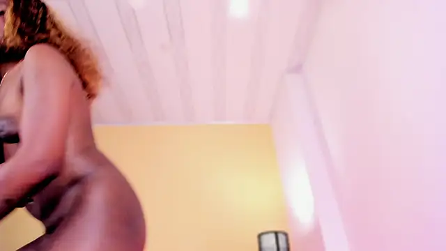 HellenHylls online show from December 2024 12:02:01 AM