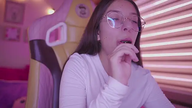 milly kenner online show from April 2026 07:21:02 PM