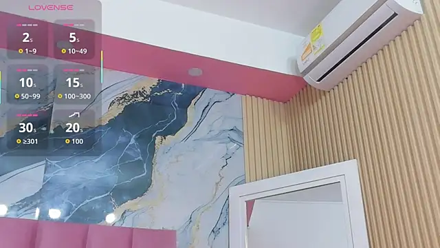 littleebonymommy online show from November 2025 08:00:01 PM