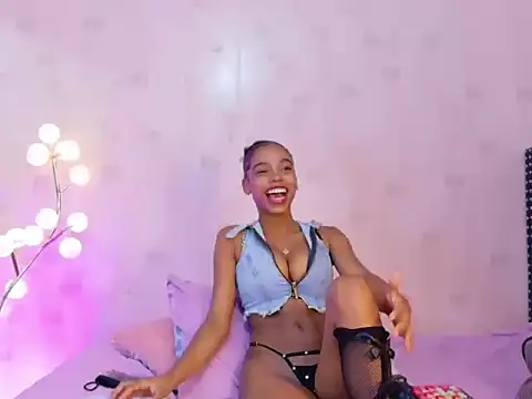 Snapshot of littleebonymommy chatting on May 2026 07:35:01 AM littleebonymommy online show from May 2026 07:35:01 AM