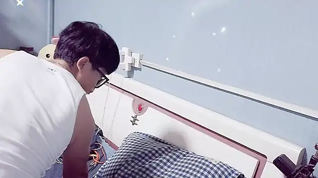 handsome1069 online show from October 2025 11:33:02 AM