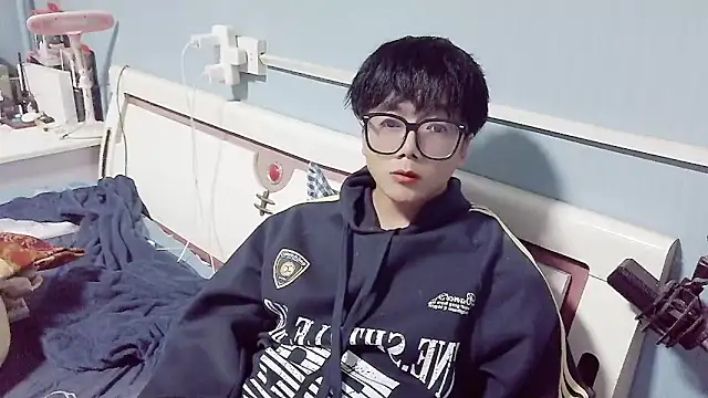 handsome1069 online show from October 2025 01:56:02 PM