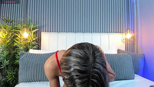 LinaGlam online show from November 2025 05:13:01 PM