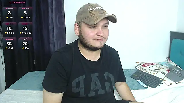 Snapshot of Dear_bear chatting on March 2025 03:02:01 AM Dear bear online show from March 2025 03:02:01 AM