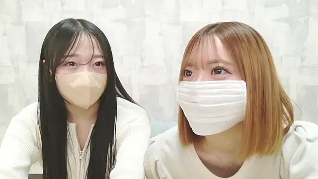 Snapshot of LOVE_MOMO_LOVE chatting on May 2026 11:28:02 AM LOVE MOMO LOVE online show from May 2026 11:28:02 AM