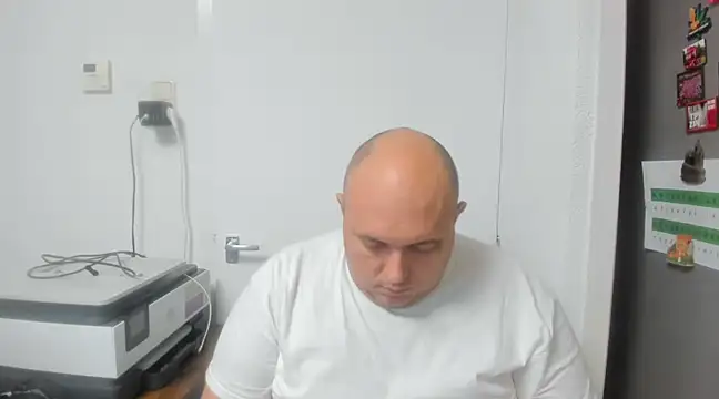 Snapshot of BigromeoXX chatting on December 2024 06:16:01 PM BigromeoXX online show from December 2024 06:16:01 PM