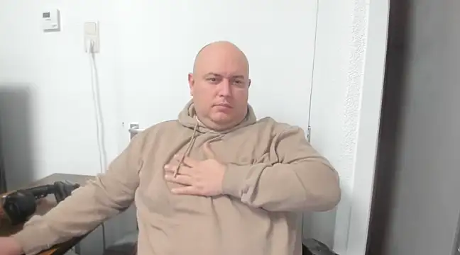 Snapshot of BigromeoXX chatting on February 2025 07:02:01 PM BigromeoXX online show from February 2025 07:02:01 PM