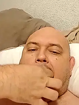 Snapshot of BigromeoXX chatting on October 2025 10:49:01 AM BigromeoXX online show from October 2025 10:49:01 AM