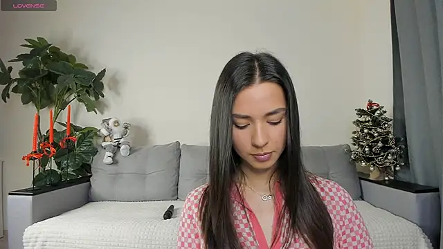 Snapshot of NicoleLuv chatting on December 2024 01:09:01 PM NicoleLuv online show from December 2024 01:09:01 PM