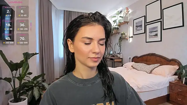 Snapshot of NicoleLuv chatting on October 2025 01:11:01 PM NicoleLuv online show from October 2025 01:11:01 PM