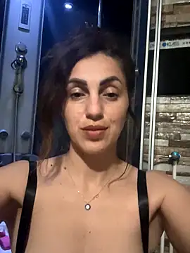 EmaSkyes online show from November 2025 07:25:01 PM