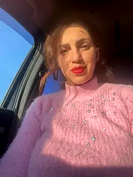 EmaSkyes online show from November 2025 12:59:01 PM