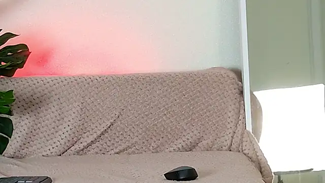 Snapshot of BelleSkye chatting on May 2026 04:07:02 AM BelleSkye online show from May 2026 04:07:02 AM