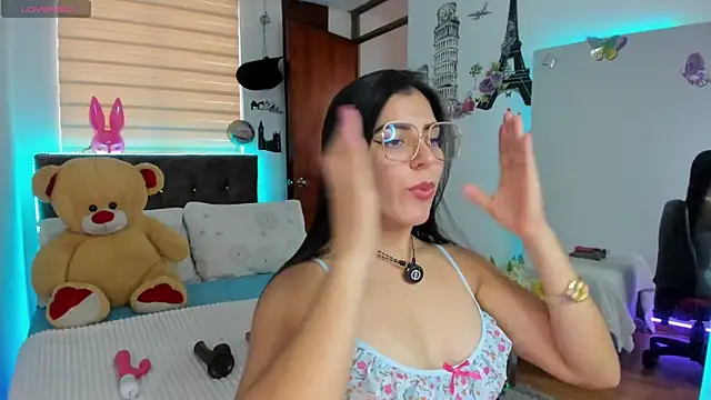 Luxxur69 online show from April 2026 04:45:02 PM